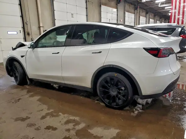 7SAYGDEE8PF792553 2023 TESLA MODEL Y - Image 2