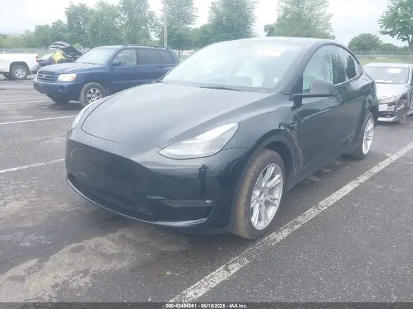 7SAYGDEE8PF796571 2023 TESLA MODEL Y - Image 2