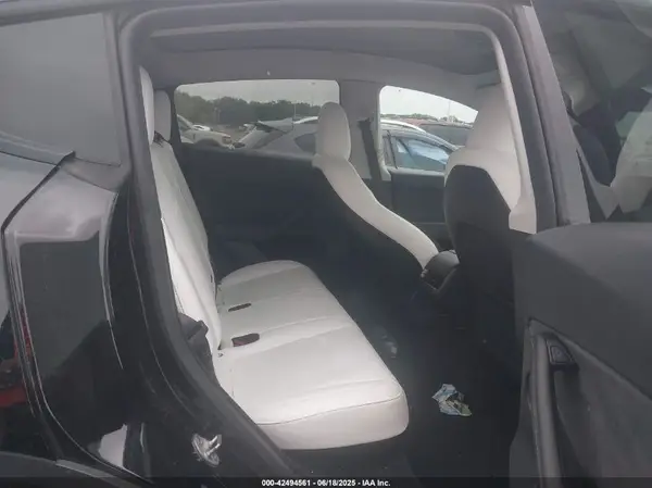 7SAYGDEE8PF796571 2023 TESLA MODEL Y - Image 8
