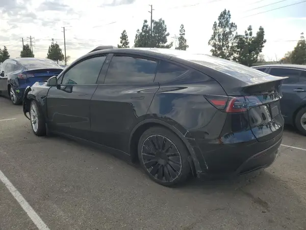 7SAYGDEE8PF801641 2023 TESLA MODEL Y - Image 2