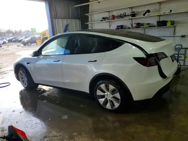 7SAYGDEE8PF806578 2023 TESLA MODEL Y - Image 2