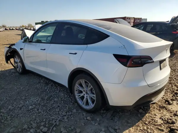 7SAYGDEE8PF809223 2023 TESLA MODEL Y - Image 2