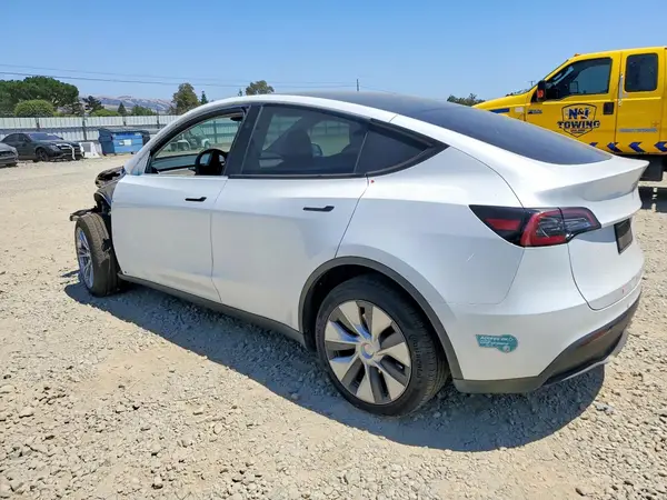 7SAYGDEE8PF825177 2023 TESLA MODEL Y - Image 2