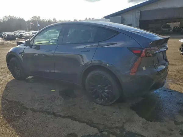 7SAYGDEE8PF846370 2023 TESLA MODEL Y - Image 2