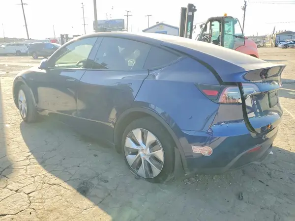 7SAYGDEE8PF852573 2023 TESLA MODEL Y - Image 2