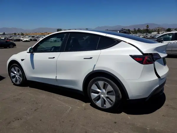 7SAYGDEE8PF857899 2023 TESLA MODEL Y - Image 2