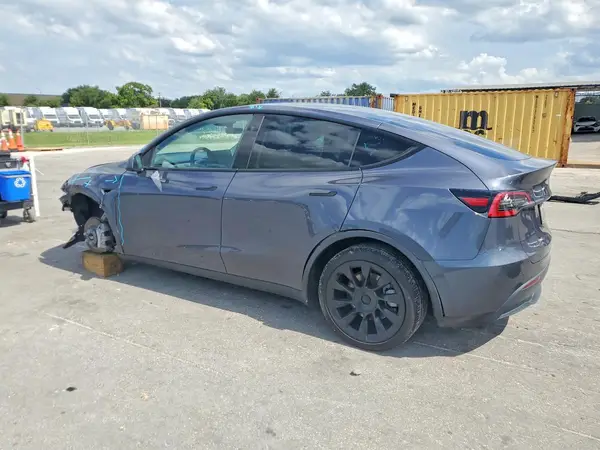7SAYGDEE8PF859104 2023 TESLA MODEL Y - Image 2
