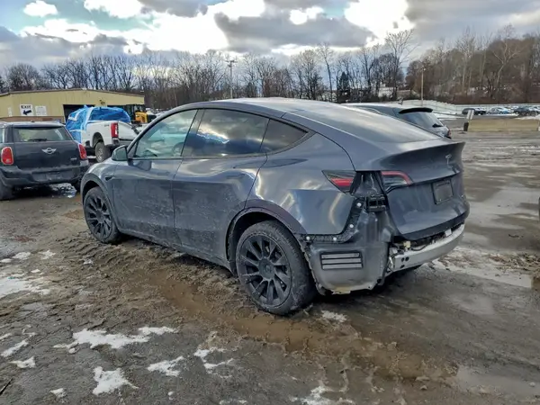 7SAYGDEE8PF862410 2023 TESLA MODEL Y - Image 2