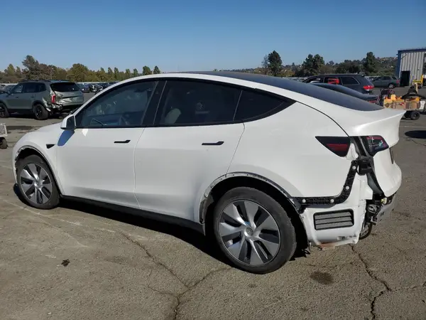 7SAYGDEE8PF873777 2023 TESLA MODEL Y - Image 2