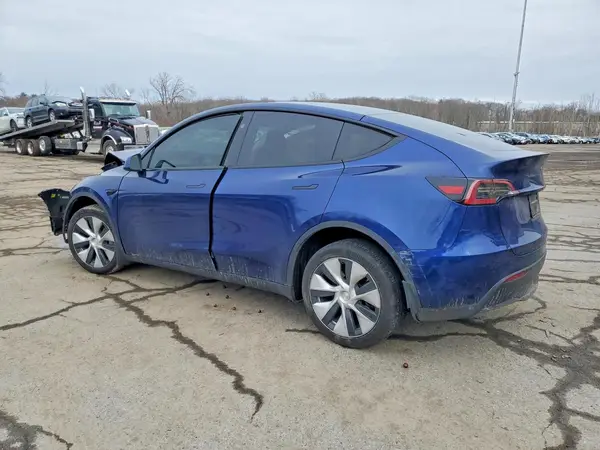 7SAYGDEE8PF878574 2023 TESLA MODEL Y - Image 2