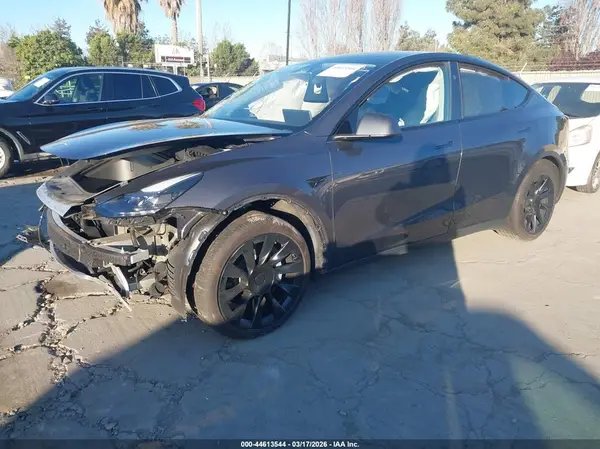 7SAYGDEE8PF886335 2023 TESLA MODEL Y - Image 2