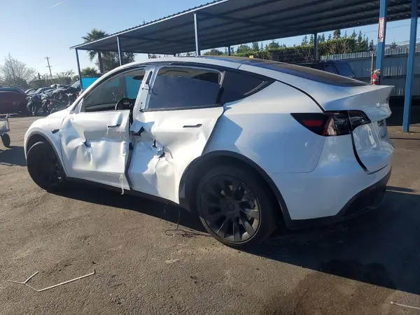 7SAYGDEE8PF906289 2023 TESLA MODEL Y - Image 2