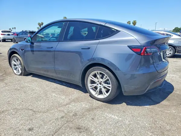 7SAYGDEE8PF908429 2023 TESLA MODEL Y - Image 2