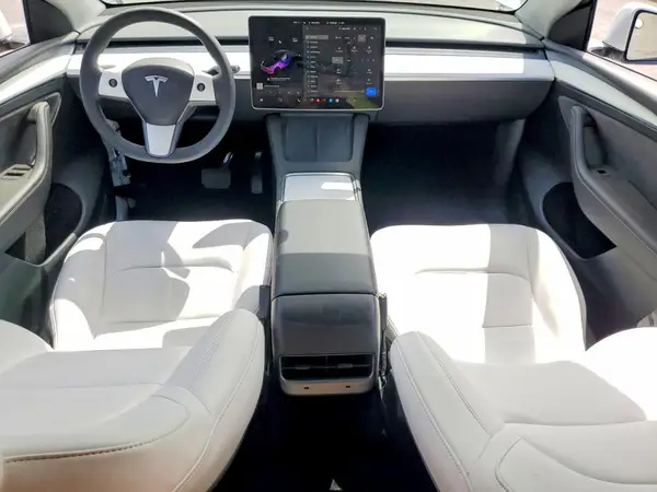 7SAYGDEE8PF909564 2023 TESLA MODEL Y - Image 8
