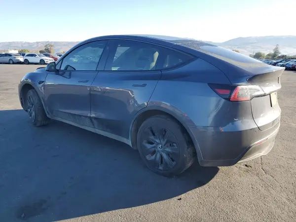 7SAYGDEE8PF910424 2023 TESLA MODEL Y - Image 2