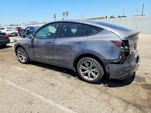 7SAYGDEE8PF918877 2023 TESLA MODEL Y - Image 2