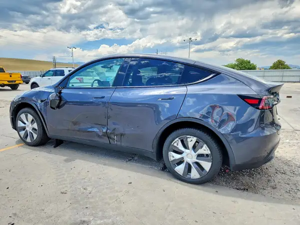 7SAYGDEE8PF935484 2023 TESLA MODEL Y - Image 2