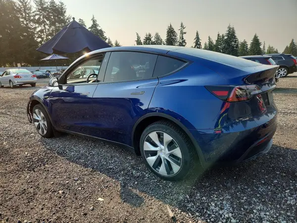 7SAYGDEE8PF962068 2023 TESLA MODEL Y - Image 2