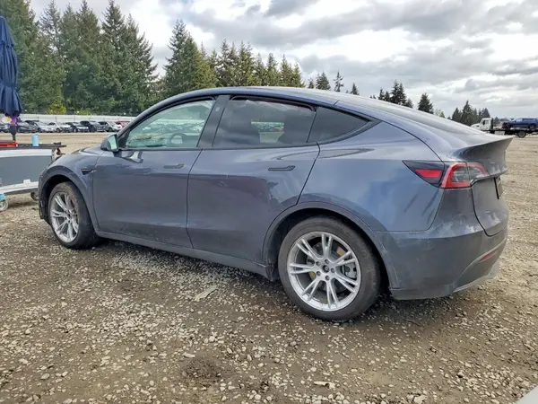 7SAYGDEE8PF964175 2023 TESLA MODEL Y - Image 2