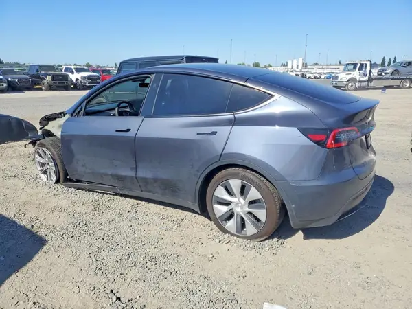 7SAYGDEE8PF966878 2023 TESLA MODEL Y - Image 2