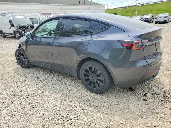 7SAYGDEE8PF981042 2023 TESLA MODEL Y - Image 2
