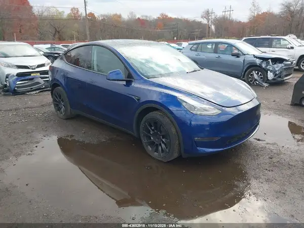 7SAYGDEE8RA217935 2024 TESLA MODEL Y - Image 1