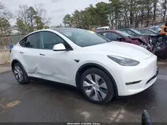 7SAYGDEE8RA218597 2024 TESLA MODEL Y