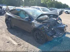 7SAYGDEE8RA219619 2024 TESLA MODEL Y