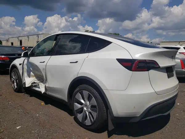 7SAYGDEE8RA221435 2024 TESLA MODEL Y - Image 2