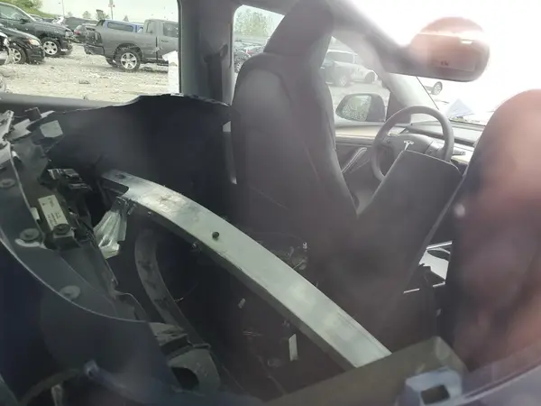 7SAYGDEE8RA226229 2024 TESLA MODEL Y - Image 8
