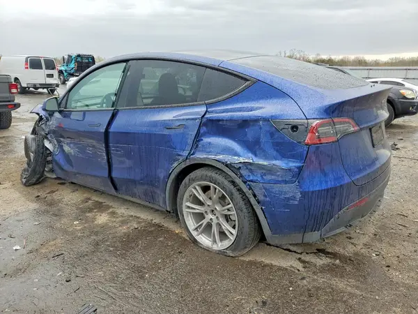 7SAYGDEE8RA229910 2024 TESLA MODEL Y - Image 2