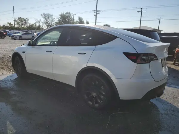 7SAYGDEE8RA230300 2024 TESLA MODEL Y - Image 2