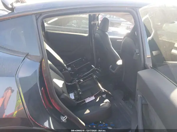 7SAYGDEE8RA233519 2024 TESLA MODEL Y - Image 8