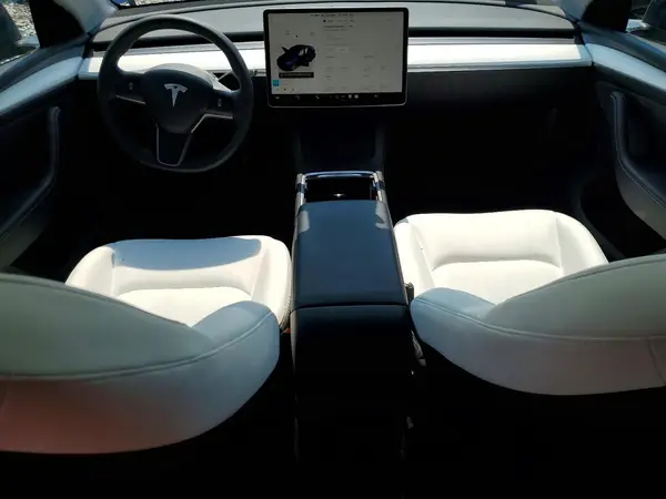 7SAYGDEE8RA233827 2024 TESLA MODEL Y - Image 8