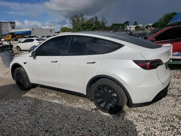 7SAYGDEE8RA235531 2024 TESLA MODEL Y - Image 2