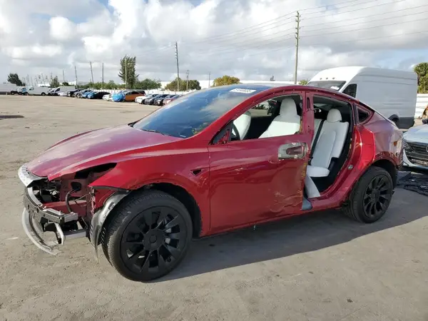 7SAYGDEE8RA236811 2024 TESLA MODEL Y - Image 1