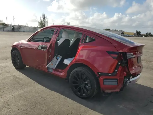 7SAYGDEE8RA236811 2024 TESLA MODEL Y - Image 2