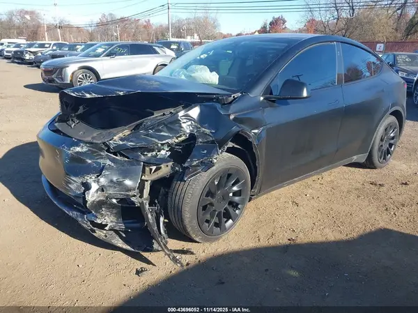 7SAYGDEE8RA237988 2024 TESLA MODEL Y - Image 2