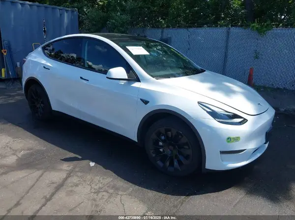 7SAYGDEE8RA239384 2024 TESLA MODEL Y - Image 1
