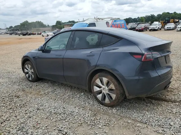 7SAYGDEE8RA243340 2024 TESLA MODEL Y - Image 2