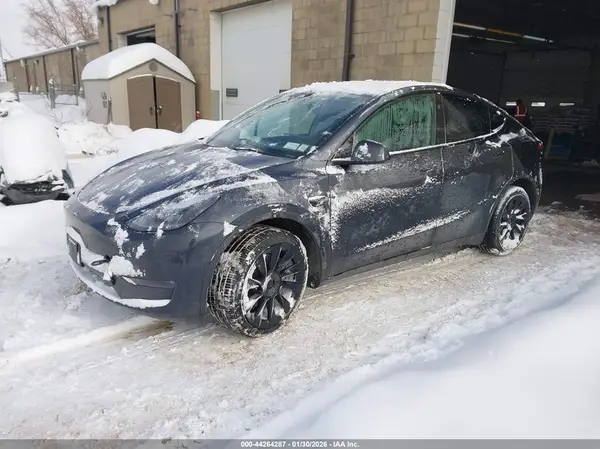 7SAYGDEE8RA243886 2024 TESLA MODEL Y - Image 2