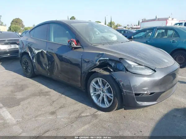 7SAYGDEE8RA246979 2024 TESLA MODEL Y - Image 1