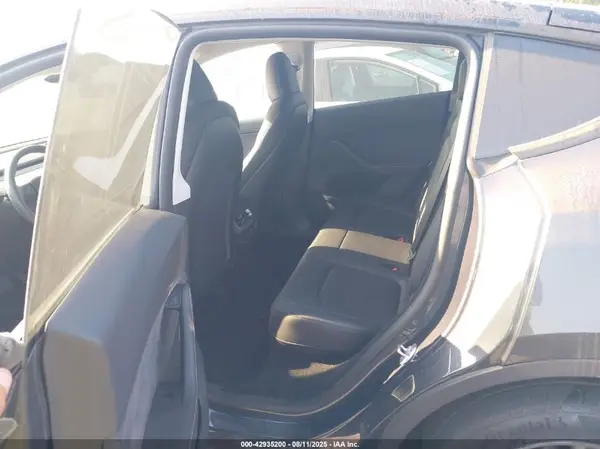 7SAYGDEE8RA246979 2024 TESLA MODEL Y - Image 8