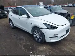 7SAYGDEE8RA255598 2024 TESLA MODEL Y