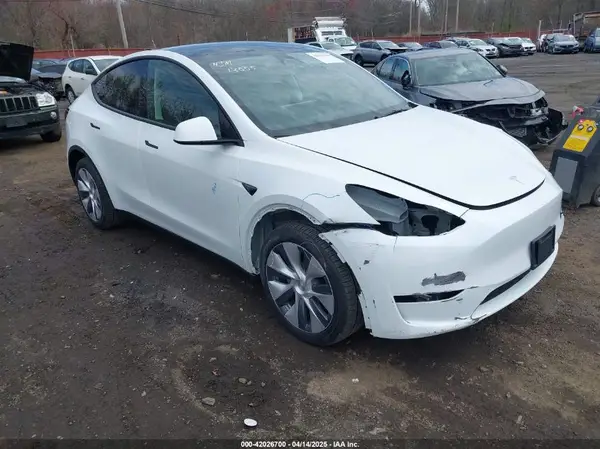 7SAYGDEE8RA255598 2024 TESLA MODEL Y - Image 1