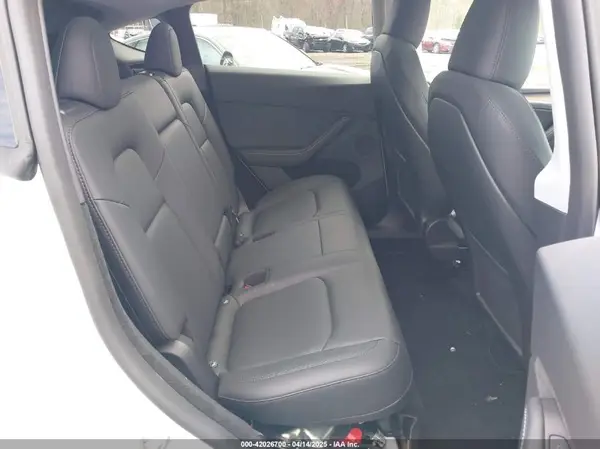 7SAYGDEE8RA255598 2024 TESLA MODEL Y - Image 8