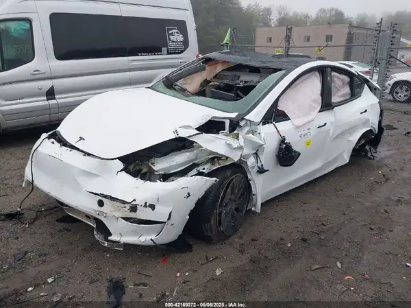 7SAYGDEE8RA258565 2024 TESLA MODEL Y - Image 2