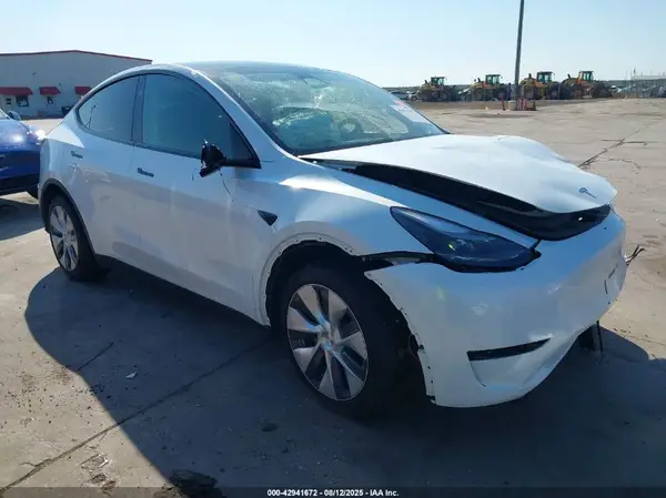 7SAYGDEE8RA258579 2024 TESLA MODEL Y - Image 1