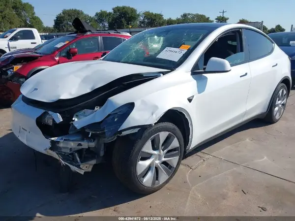 7SAYGDEE8RA258579 2024 TESLA MODEL Y - Image 2