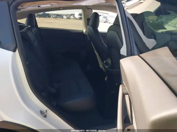 7SAYGDEE8RA258579 2024 TESLA MODEL Y - Image 8